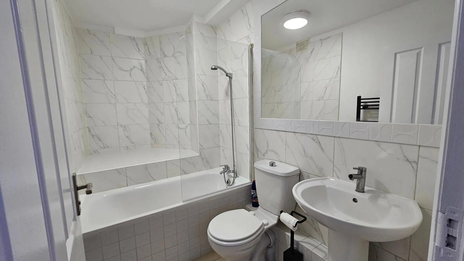 London Aldgate Apartment